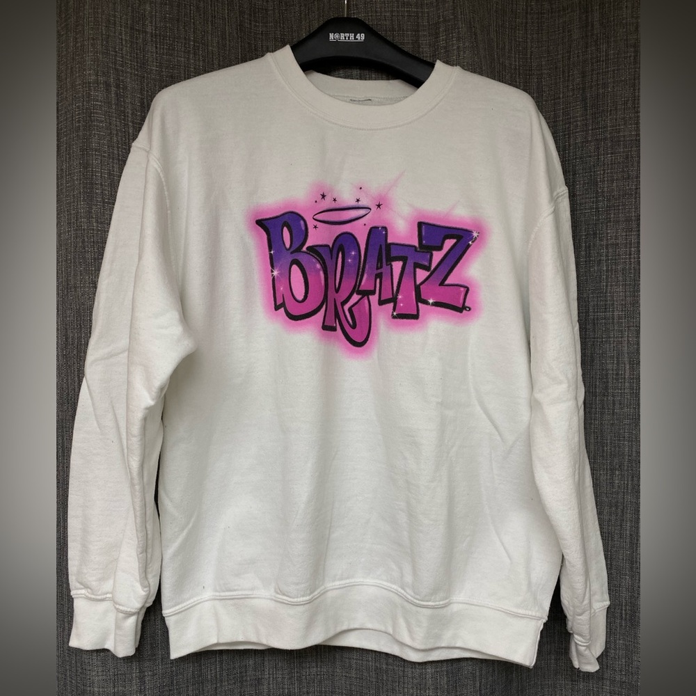 Rue21 ‘White Airbrush Bratz Logo Graphic Fleece Pullover’ Large (L)